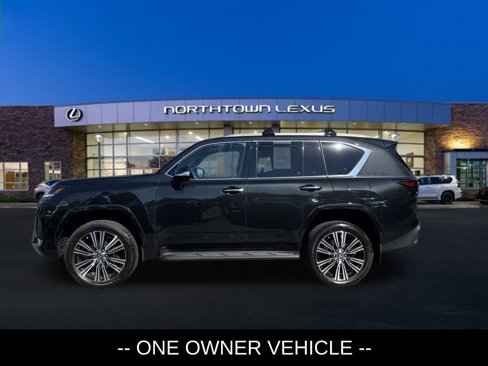 Used 2023 Lexus LX 600 4WD w/ Luxury Package image 2