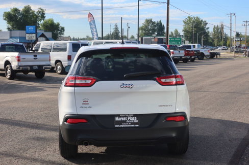 Used 2017 Jeep Cherokee Sport image 4