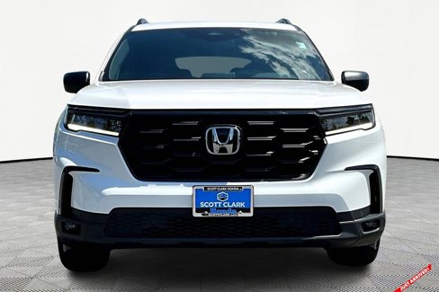 Used 2025 Honda Pilot Sport image 2