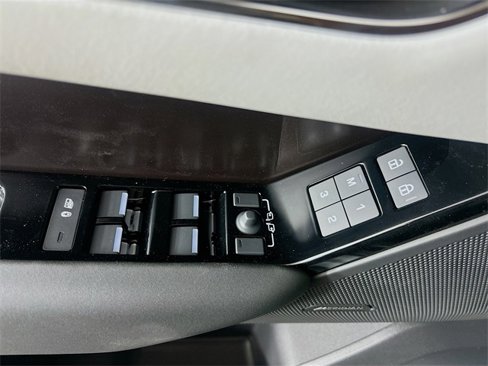 Used 2026 Land Rover Range Rover Velar Dynamic SE image 20