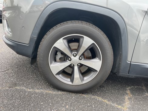 Used 2019 Jeep Cherokee Limited w/ Luxury Group image 31