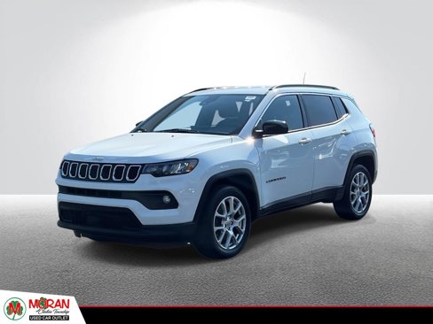 Used 2023 Jeep Compass Latitude image 1
