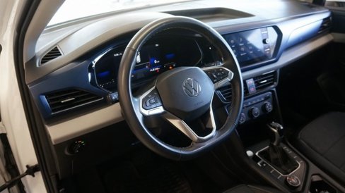 Used 2022 Volkswagen Taos SE image 9