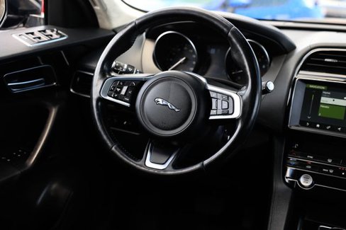 Used 2020 Jaguar F-PACE Prestige image 31