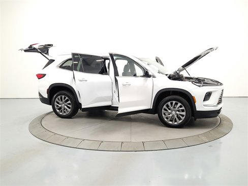 Used 2025 Buick Enclave Preferred image 17
