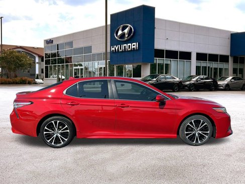 Used 2019 Toyota Camry SE image 6