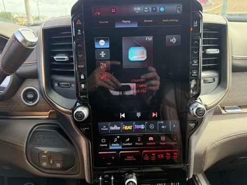 New 2025 RAM 2500 Limited image 24