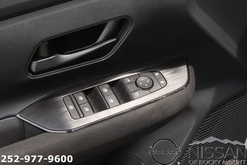 Used 2025 Nissan Kicks S image 11