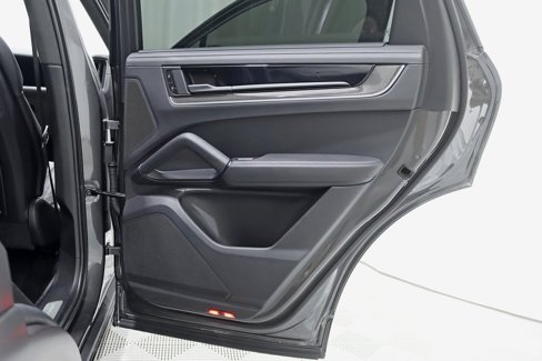 Used 2024 Porsche Cayenne S image 39