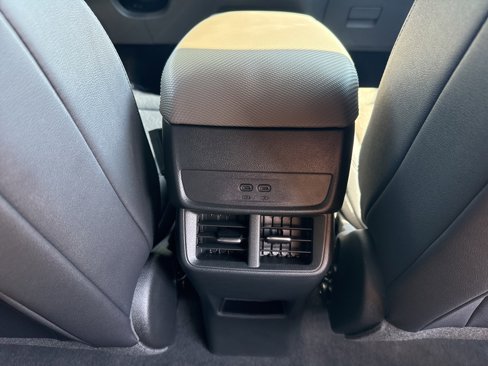New 2025 Chevrolet Equinox LT w/ Convenience Package II image 32