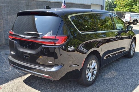 New 2026 Chrysler Pacifica Select image 8