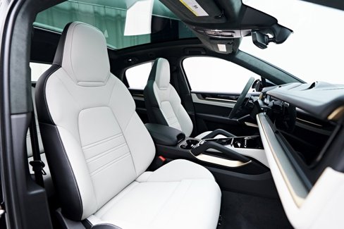 Used 2025 Porsche Cayenne GTS image 49