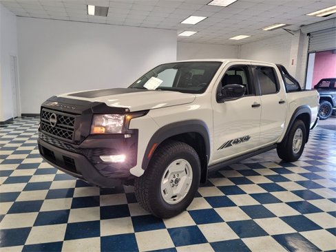 Used 2024 Nissan Frontier SV w/ Hardbody Edition image 3