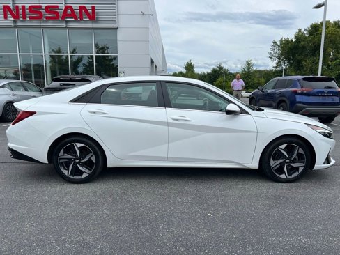 Used 2022 Hyundai Elantra Limited image 18