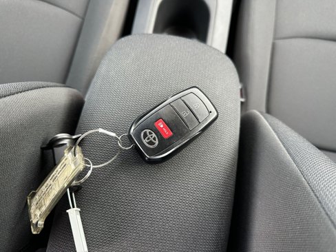 Used 2025 Toyota Corolla Cross LE image 22