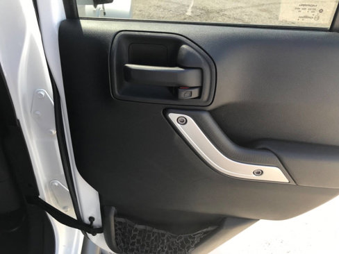 Used 2014 Jeep Wrangler Unlimited Sahara w/ Connectivity Group image 13