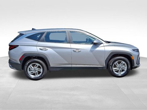 Used 2025 Hyundai Tucson SE image 9
