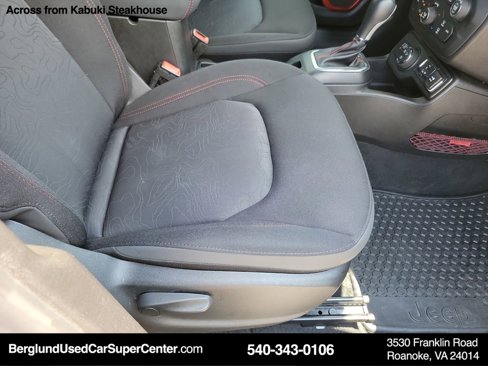 Used 2023 Jeep Renegade Trailhawk image 16