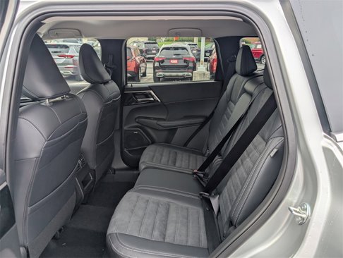New 2025 Mitsubishi Outlander SE image 14