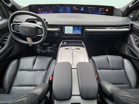 New 2025 Lincoln Navigator Reserve image 16