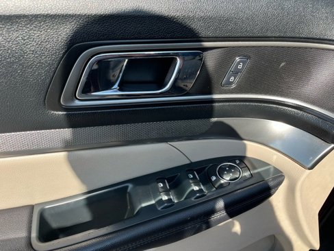 Used 2019 Ford Explorer XLT w/ Equipment Group 201A image 11