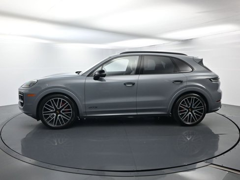 Certified 2025 Porsche Cayenne GTS image 2