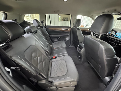 Used 2024 Volkswagen Atlas SE image 36