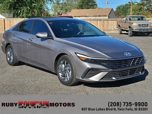 Used 2024 Hyundai Elantra SEL image 1