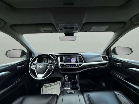 Used 2019 Toyota Highlander XLE image 21