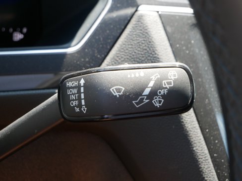 Certified 2024 Volkswagen Tiguan SE R-Line image 30