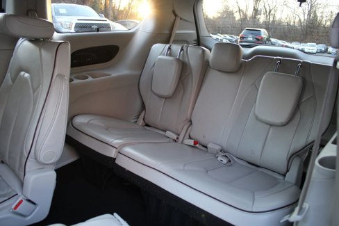 Used 2020 Chrysler Pacifica Limited image 17