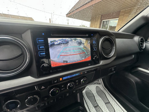 Used 2017 Toyota Tacoma TRD Sport image 24