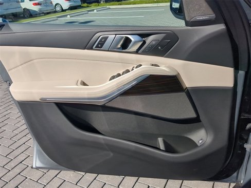 Certified 2025 BMW X5 xDrive50e w/ Premium Package image 32