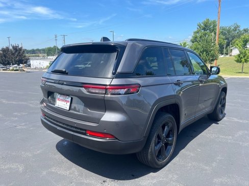 Used 2023 Jeep Grand Cherokee Altitude image 5
