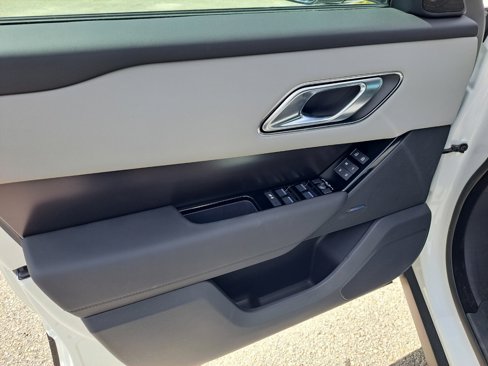 Used 2026 Land Rover Range Rover Velar Dynamic SE image 12