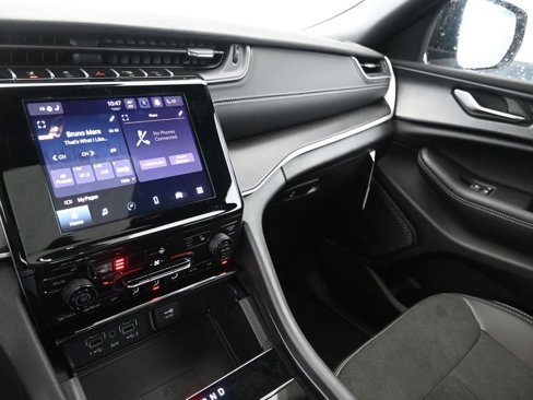New 2025 Jeep Grand Cherokee L Altitude image 17
