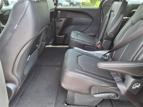 New 2025 Chrysler Voyager LX image 6