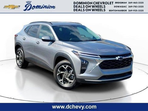 Used 2025 Chevrolet Trax LT w/ Driver Confidence Package image 1