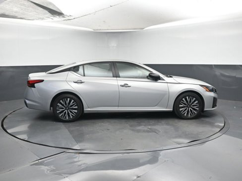 Used 2024 Nissan Altima 2.5 SV image 6