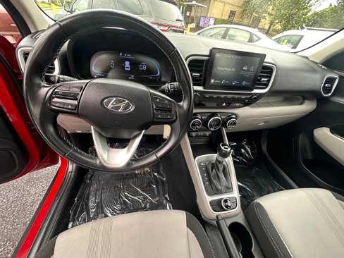 Used 2023 Hyundai Venue SEL image 15