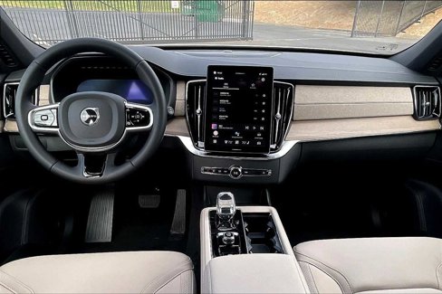 New 2026 Volvo XC90 B6 Plus w/ Protection Package Premier image 7