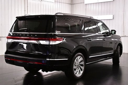 Used 2024 Lincoln Navigator L Reserve image 7