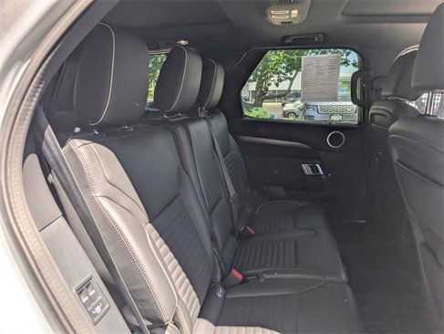 Used 2020 Land Rover Discovery HSE image 10
