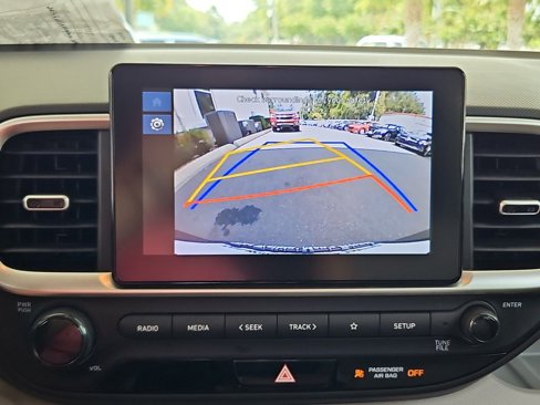 Used 2024 Hyundai Venue SEL image 18