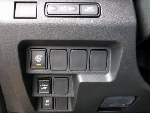 Certified 2025 Nissan Frontier SV image 29