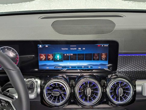 New 2025 Mercedes-Benz GLB 250 4MATIC image 17