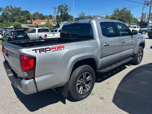 Used 2018 Toyota Tacoma TRD Sport w/ Technology Package image 4