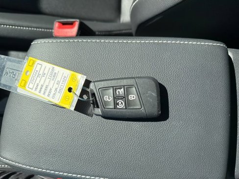 Certified 2024 Volkswagen Tiguan SE R-Line image 34