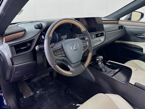 Used 2023 Lexus ES 300h w/ Luxury Package image 4