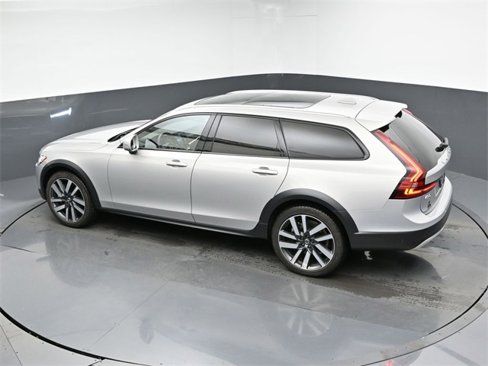 Used 2024 Volvo V90 B6 Cross Country Ultimate image 47